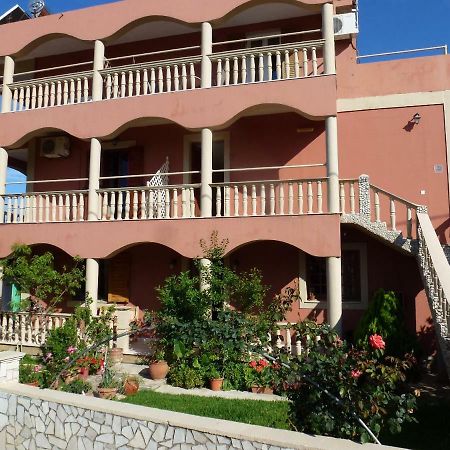 Marinos Studios At Lourdata Village מראה חיצוני תמונה