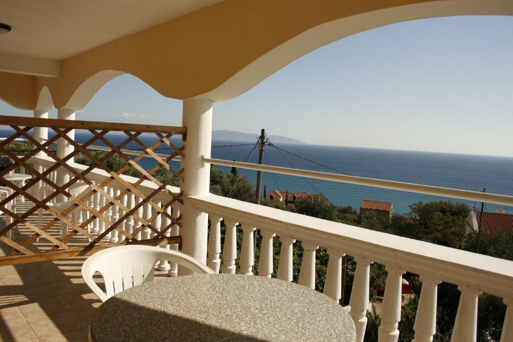 Marinos Studios At Lourdata Village חדר תמונה