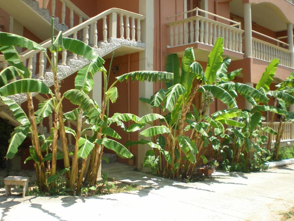 Marinos Studios At Lourdata Village מראה חיצוני תמונה