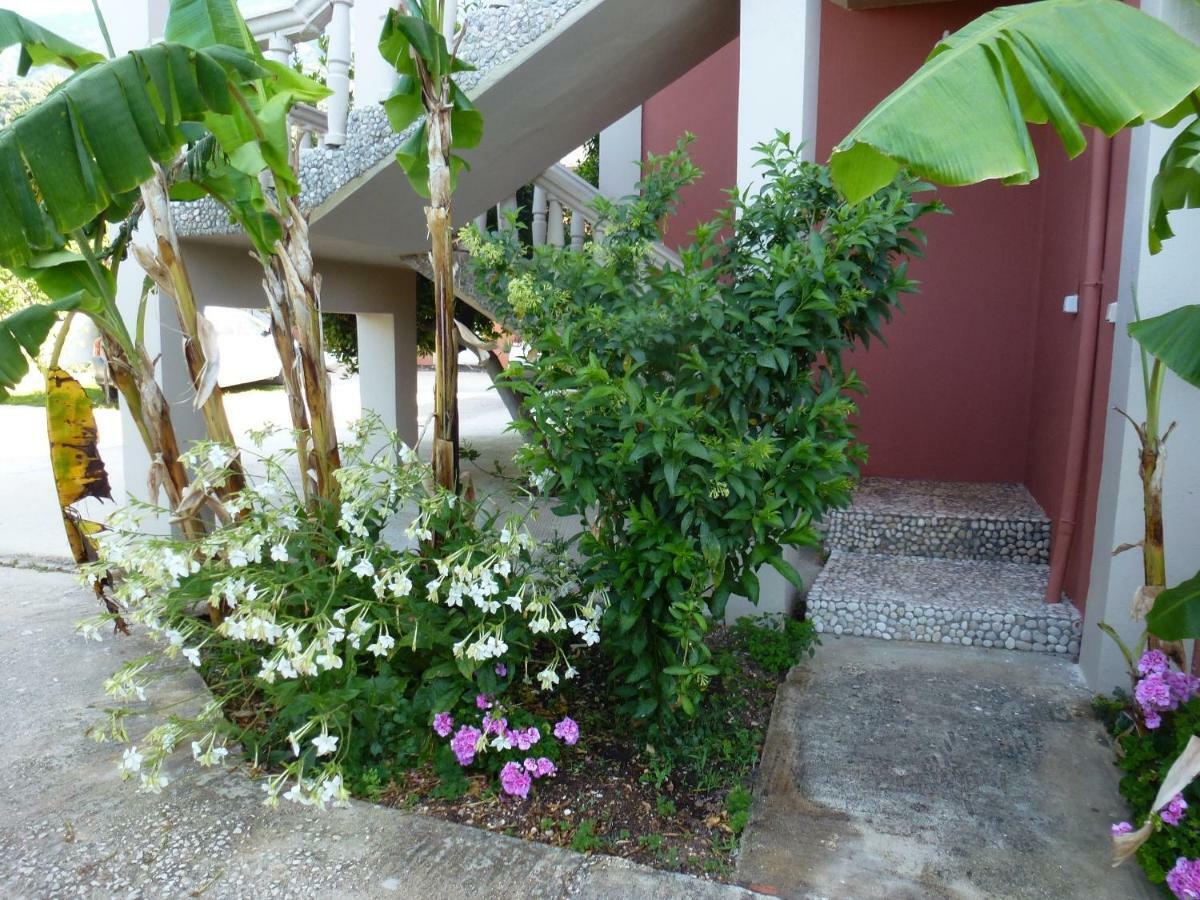 Marinos Studios At Lourdata Village מראה חיצוני תמונה